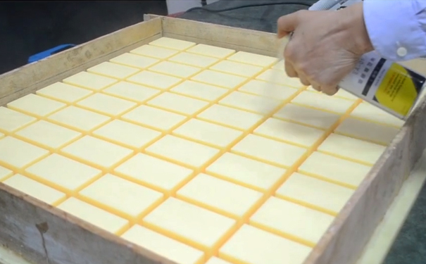 模具硅橡膠操作為什么要用脫模劑？